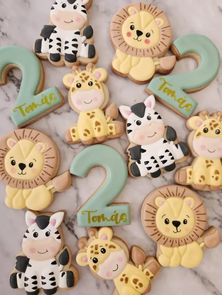 Galletas de animales safari para cumpleaños de 2 años con leones, jirafas y cebras