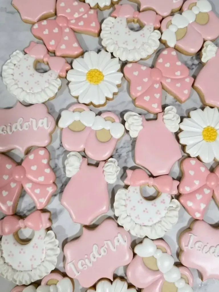 Galletas de baby shower de niña en rosado con lazos, ovejitas, margaritas y vestidos